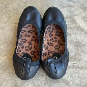 Unlisted black ballet flats